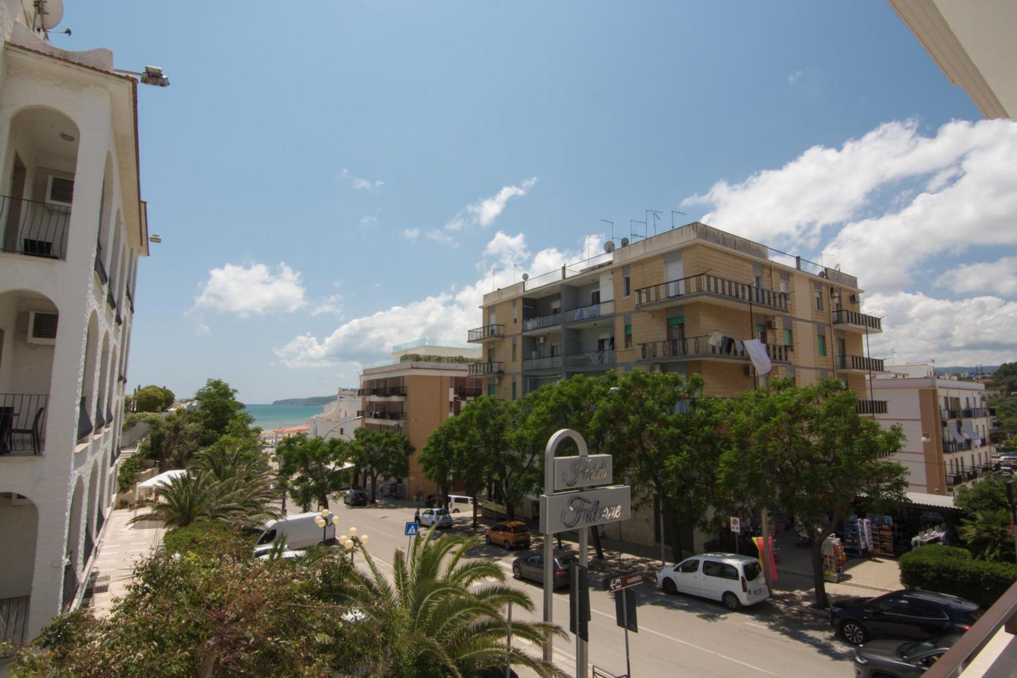 Hotel La Caravella Вьесте Экстерьер фото