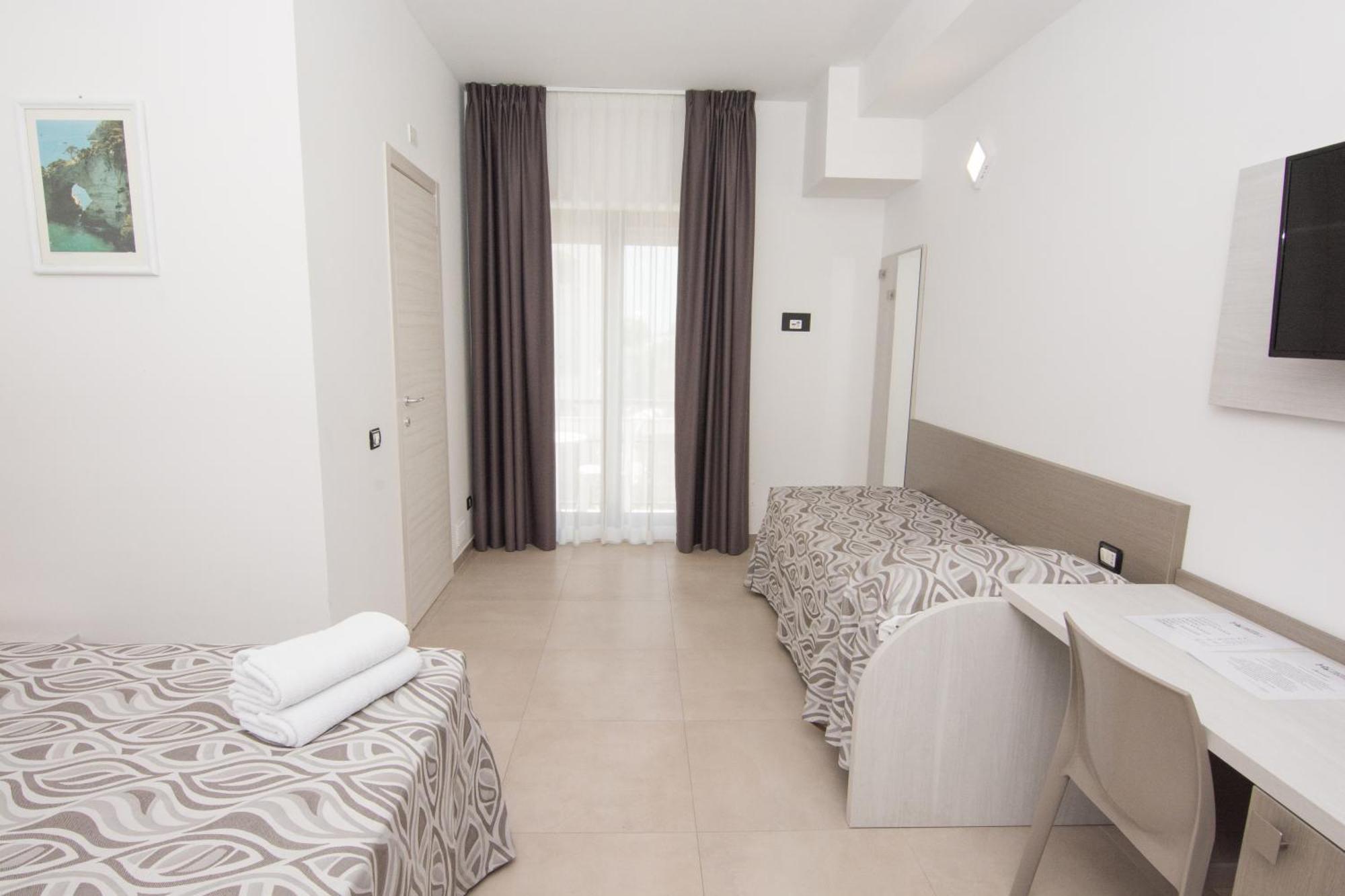 Hotel La Caravella Вьесте Номер фото