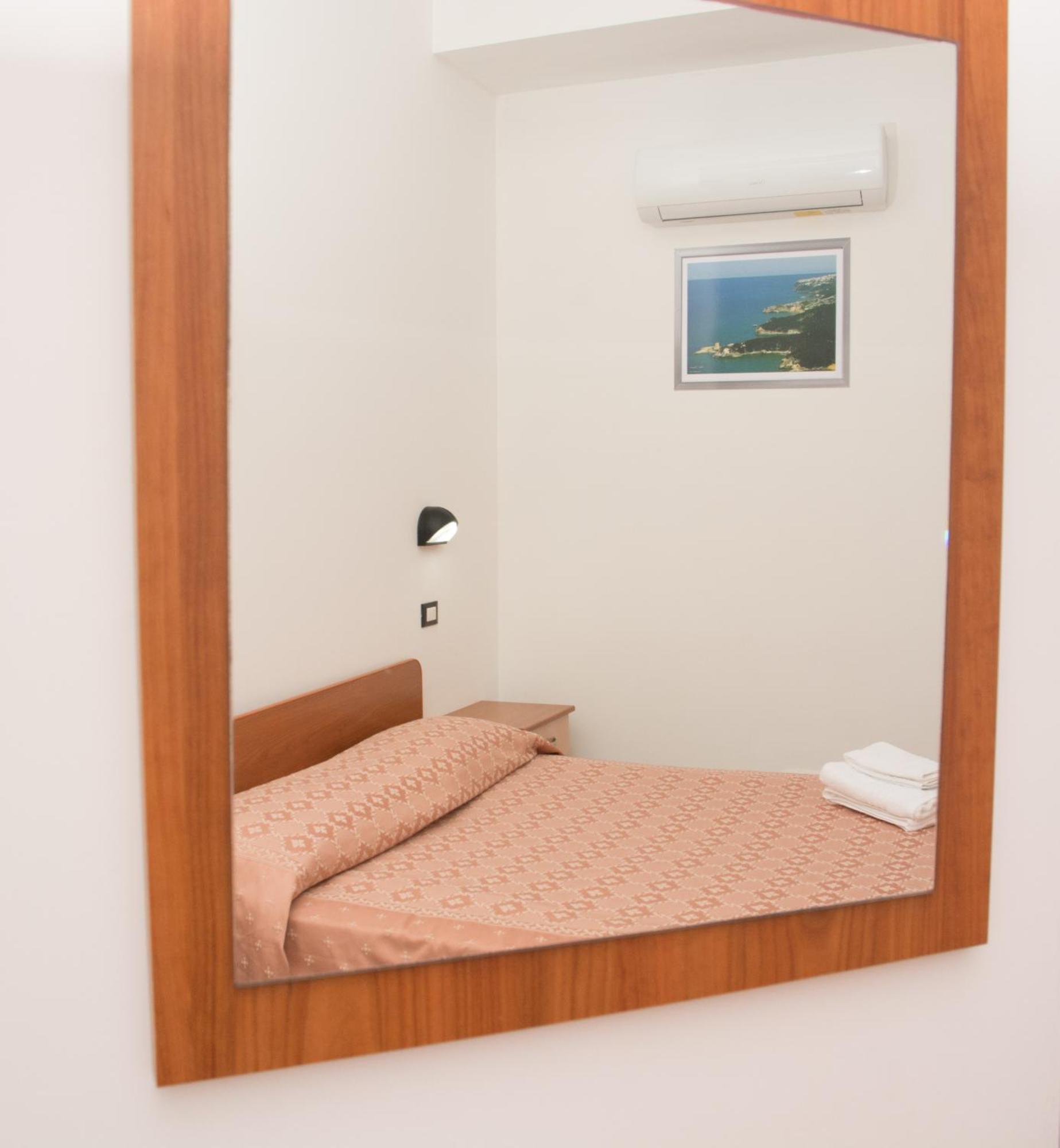 Hotel La Caravella Вьесте Экстерьер фото