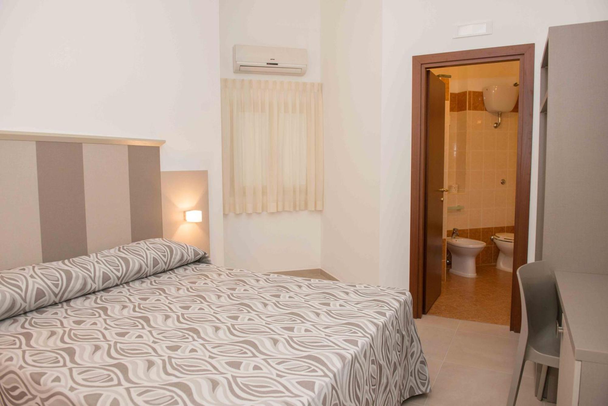 Hotel La Caravella Вьесте Экстерьер фото