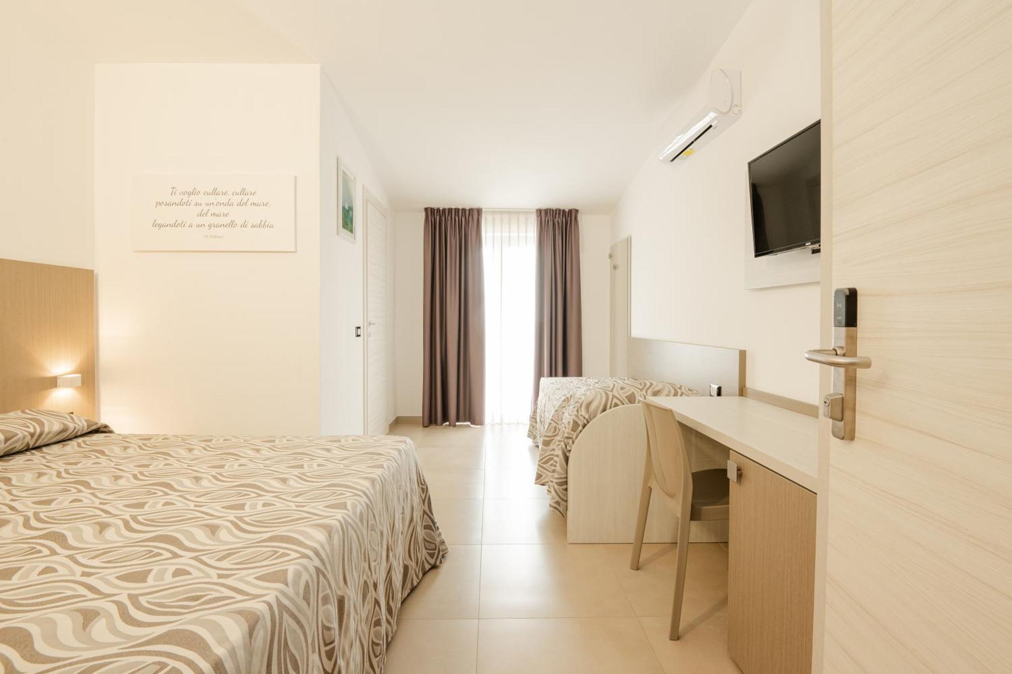 Hotel La Caravella Вьесте Номер фото