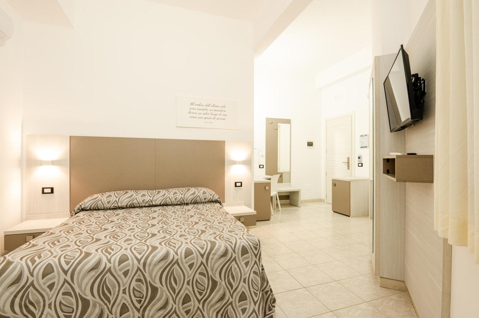 Hotel La Caravella Вьесте Номер фото