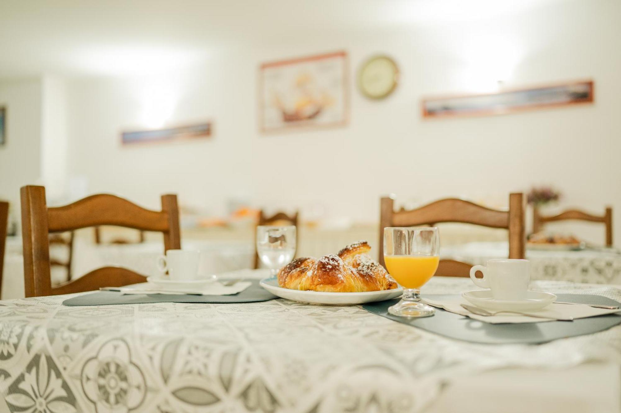 Hotel La Caravella Вьесте Экстерьер фото