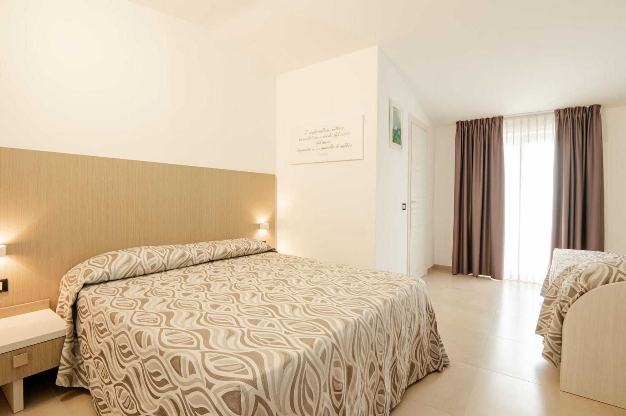 Hotel La Caravella Вьесте Номер фото