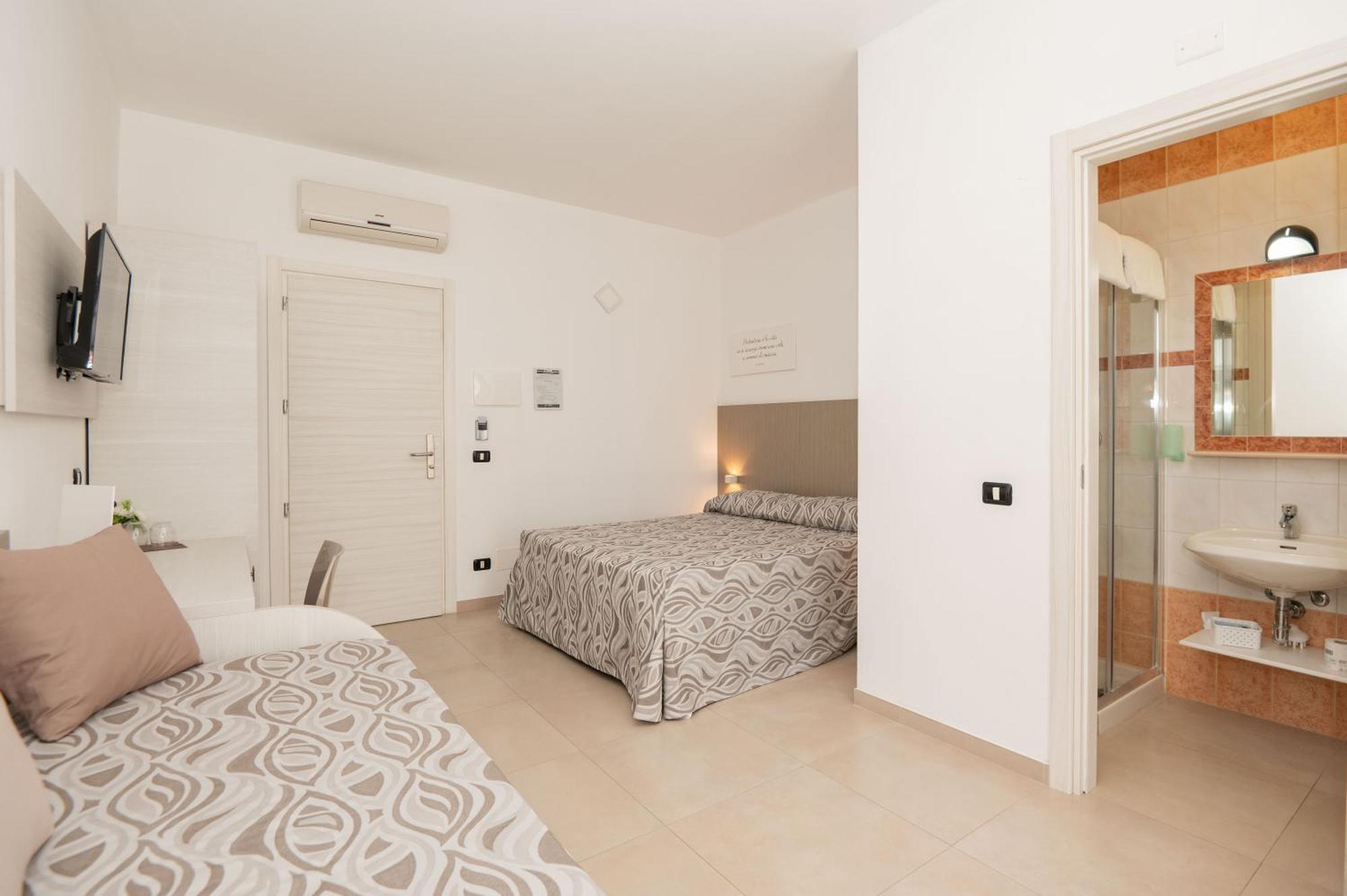 Hotel La Caravella Вьесте Номер фото
